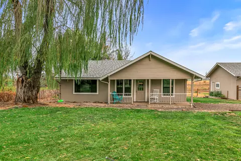 14145 Agate Rd, Eagle Point, OR 97524 photo 3