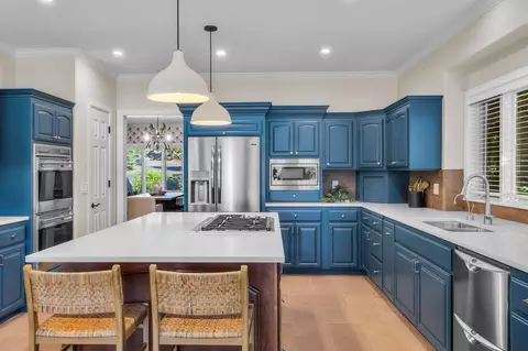 Kitchen - 19490 Green Lakes Loop, Bend, OR 97702 photo 4 of 5