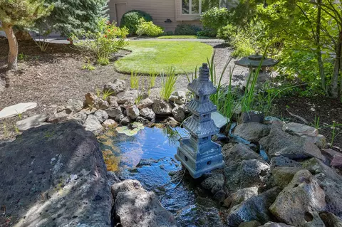 Exterior - 19490 Green Lakes Loop, Bend, OR 97702 photo 8 of 9
