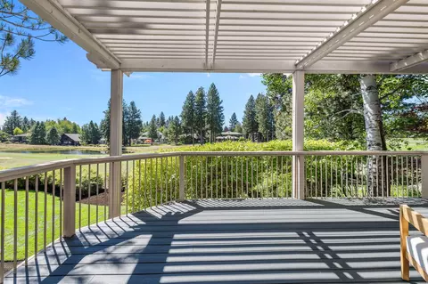 Exterior - 19490 Green Lakes Loop, Bend, OR 97702 photo 5 of 9