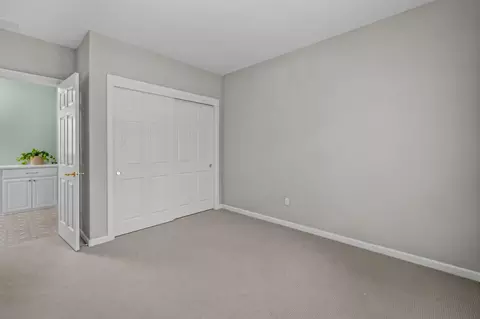 Bedroom - 19490 Green Lakes Loop, Bend, OR 97702 photo 6 of 9