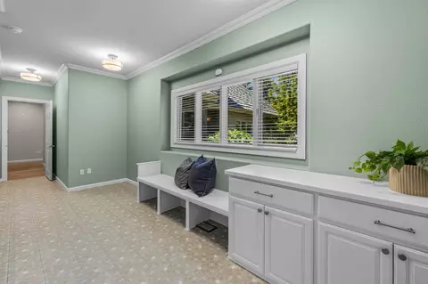 Entry Way - 19490 Green Lakes Loop, Bend, OR 97702 photo 3 of 4