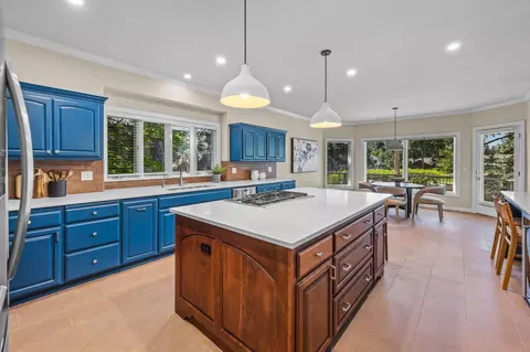 Kitchen - 19490 Green Lakes Loop, Bend, OR 97702 photo 2 of 5
