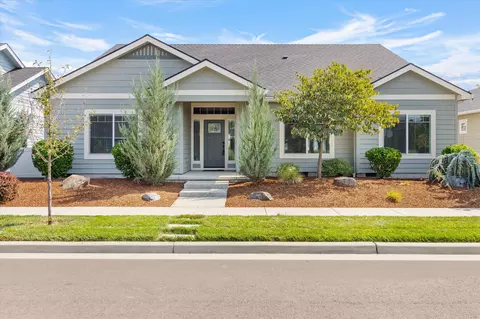 413 Sand Pointe Dr, Central Point, OR 97502