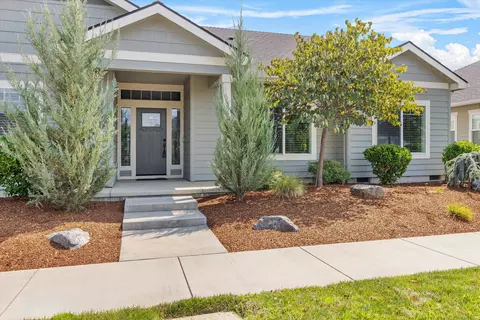 413 Sand Pointe Dr, Central Point, OR 97502 photo 3