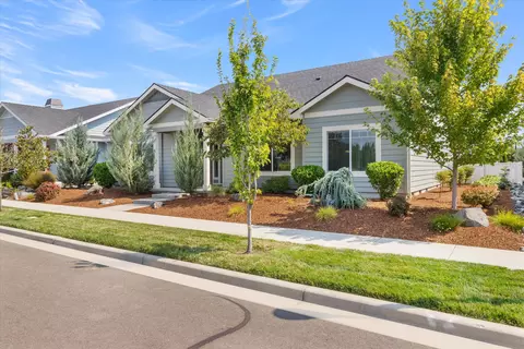 413 Sand Pointe Dr, Central Point, OR 97502 photo 2