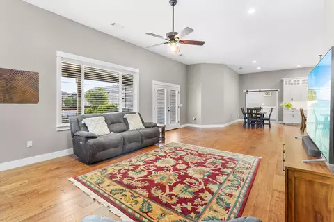 413 Sand Pointe Dr, Central Point, OR 97502 photo 10