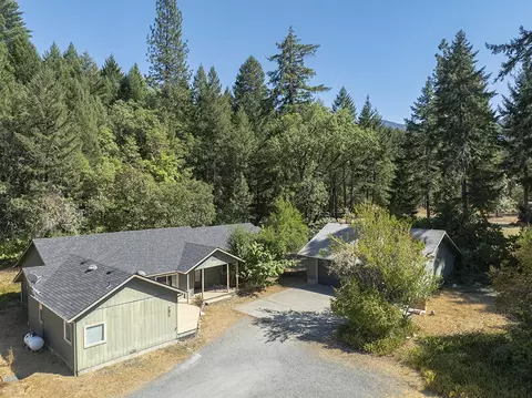 781 Cheney Creek Rd, Grants Pass, OR 97527