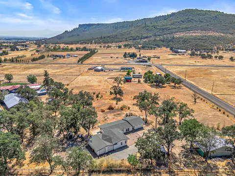 11162 Duggan Rd, Central Point, OR 97502