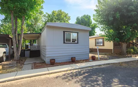 1055 N Fifth St #28, Jacksonville, OR 97530