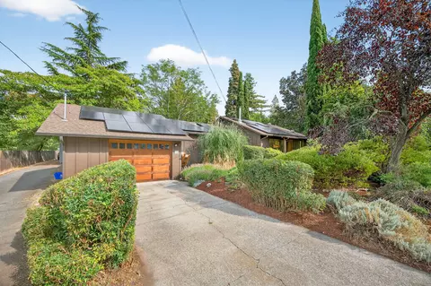 740 Park St, Ashland, OR 97520