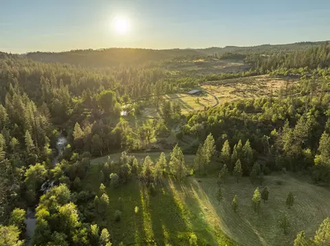2871 Cobleigh Rd, Eagle Point, OR 97524