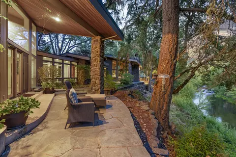 2871 Cobleigh Rd, Eagle Point, OR 97524