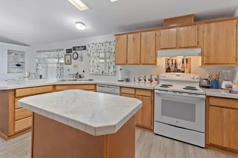 2398 Sasha Ct, Grants Pass, OR 97527