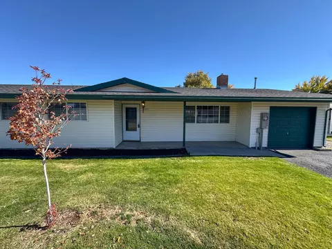 10683 Mcguire Ave, Klamath Falls, OR 97603
