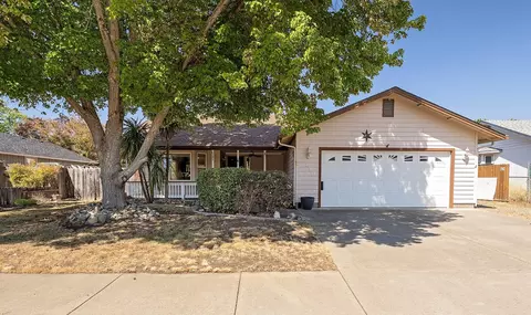 2130 SW North Star Dr, Grants Pass, OR 97527