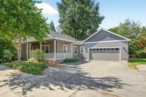 407 Silver Creek Dr, Central Point, OR 97502