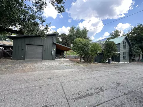 104 Clark St, Canyon City, OR 97820