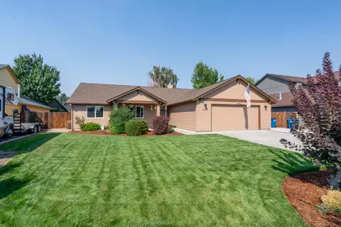 2121 NW 20th Ct, Redmond, OR 97756