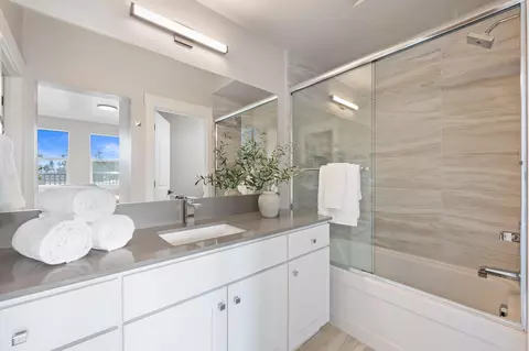 Bath - 20514 NEmpire Ave, Bend, OR 97701 photo 1 of 2