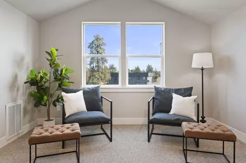 Entry Way - 20514 NEmpire Ave, Bend, OR 97701 photo 2 of 2