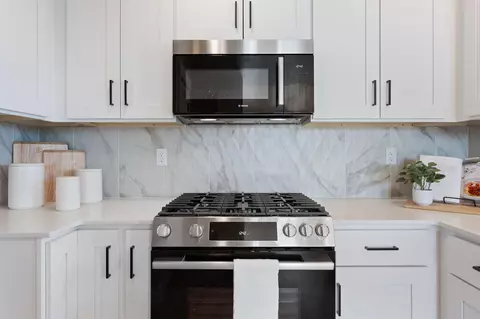 Kitchen - 20514 NEmpire Ave, Bend, OR 97701 photo 2 of 3