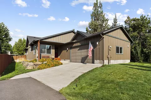 2679 SW Salmon Ave, Redmond, OR 97756
