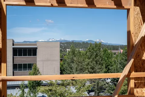 205 SW Log Ct, Bend, OR 97702