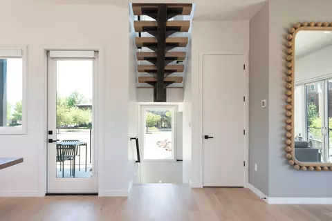 Entry Way - 205 SW Log Ct, Bend, OR 97702 photo 3 of 5