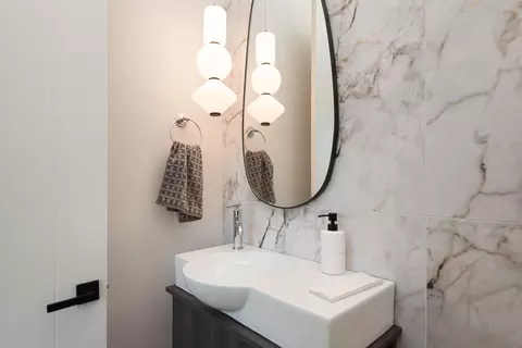 Bath - 205 SW Log Ct, Bend, OR 97702 photo 1 of 5