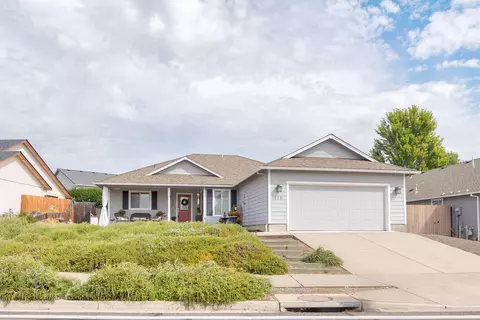 716 Crystal Dr, Eagle Point, OR 97524