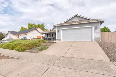716 Crystal Dr, Eagle Point, OR 97524 photo 3