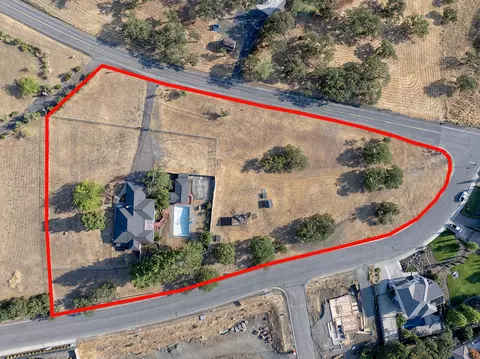 5493 Hillcrest Rd, Medford, OR 97504