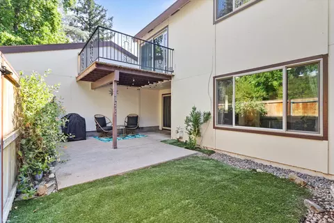 320 Eastwood Dr, Medford, OR 97504