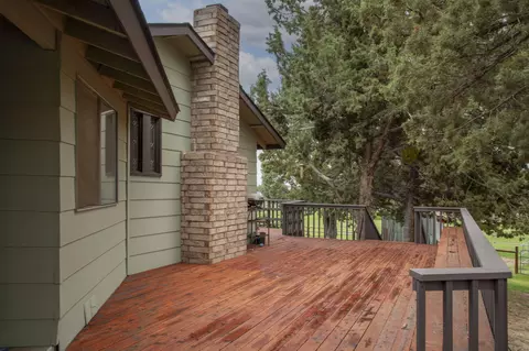 Exterior - 62370 Wallace Rd, Bend, OR 97701 photo 4 of 10