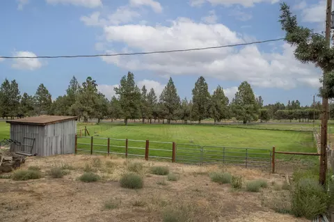 Exterior - 62370 Wallace Rd, Bend, OR 97701 photo 6 of 10