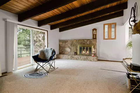 Living - 62370 Wallace Rd, Bend, OR 97701 photo 1 of 1