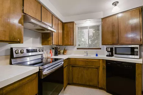 Kitchen - 62370 Wallace Rd, Bend, OR 97701 photo 2 of 3