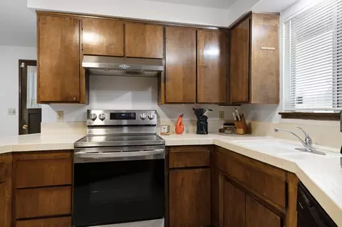 Kitchen - 62370 Wallace Rd, Bend, OR 97701 photo 3 of 3