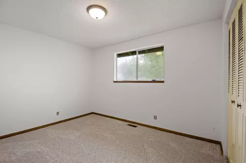 Bedroom - 62370 Wallace Rd, Bend, OR 97701 photo 2 of 4