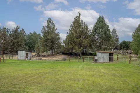 Exterior - 62370 Wallace Rd, Bend, OR 97701 photo 7 of 10