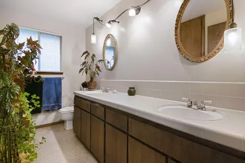 Bath - 62370 Wallace Rd, Bend, OR 97701 photo 2 of 2