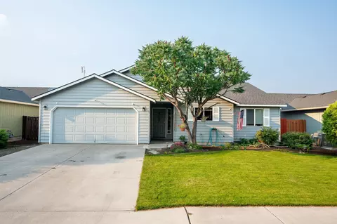 735 NE Oak Pl, Redmond, OR 97756