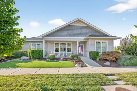 426 Bridge Creek Dr, Central Point, OR 97502