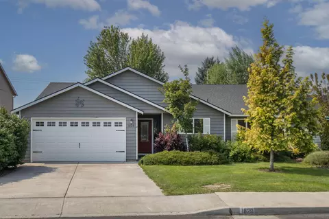 1829 NE 7th St, Redmond, OR 97756