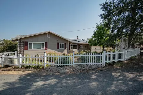 3365 Dark Hollow Rd, Medford, OR 97501