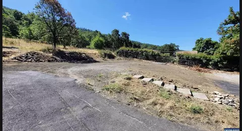 972 Arburnia St, Myrtle Creek, OR 97457