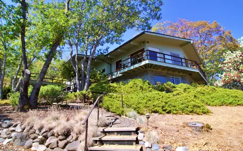 55 Birnam Wood Rd, Ashland, OR 97520