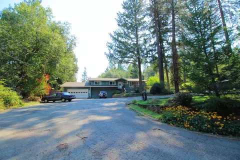 219 Pearl Dr, Grants Pass, OR 97527