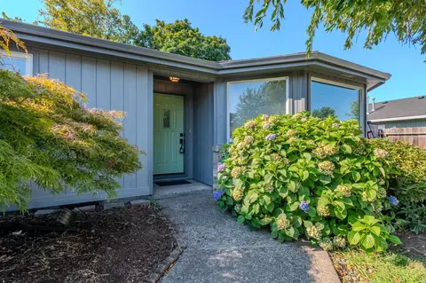 908 Juanita Way, Central Point, OR 97502